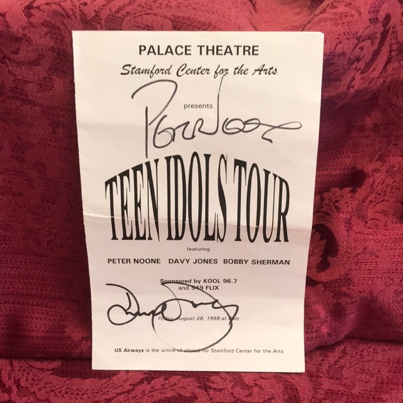 Davy Jones and Peter Noone Autographed Program “Teen Idols Tour” - Picture 6 of 6